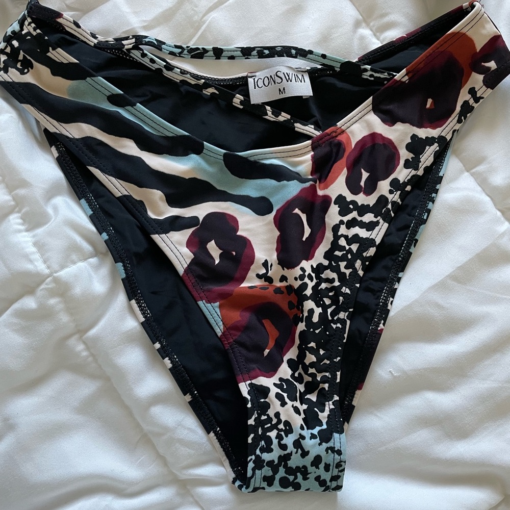 Bathing Suit/Two-Piece Bikini - Picture 2 of 4